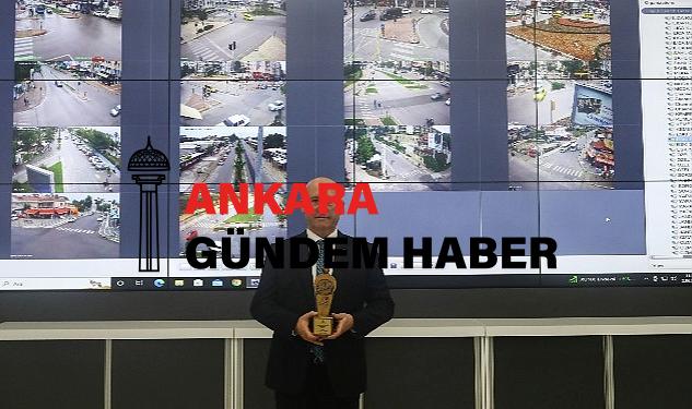 Ulaşım ile teknolojiyi bir ortaya getiren Akıllı Kavşak Denetim Merkezi ödül aldı