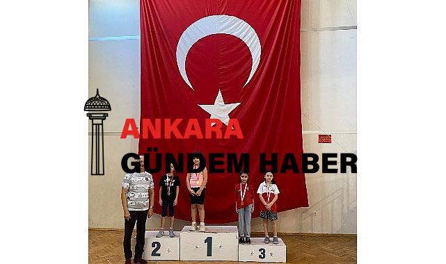 Badminton’da Bayraklı farkı!