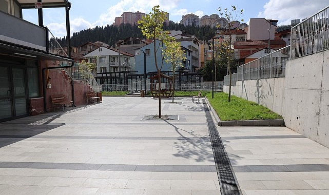 Büyükşehir, İzmit Başaran Camii Meydanı’nı yeniledi